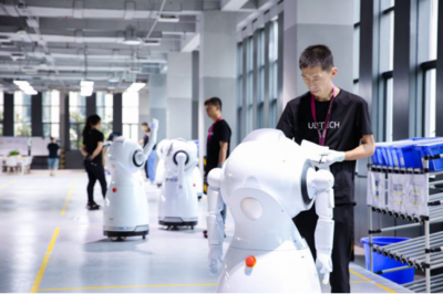 克魯澤機器人今日成功下線，助力兩江新區(qū)打造智能機器人產(chǎn)業(yè)新高地