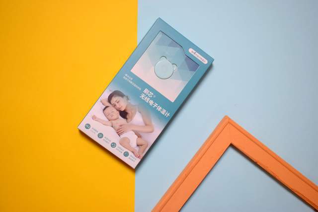 小身材大智慧,24小時(shí)持續(xù)監(jiān)測,刷芯無線電子體溫計(jì)上手