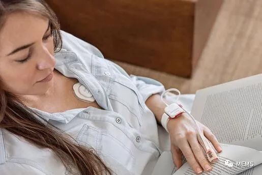 Radius T 可穿戴溫度傳感器可自動(dòng)遠(yuǎn)程監(jiān)測患者體溫